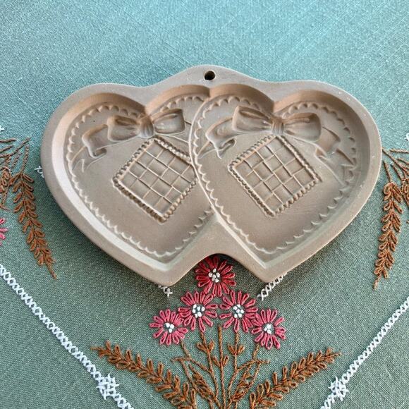 Vintage 1988 Brown Bag Cookie Art Double Heart Shaped Ceramic Shortbread Mold - Picture 9 of 9